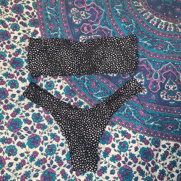 Bikini - Picture 2 of 7